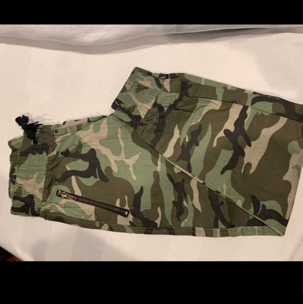 Camo high waisted pants NEW
